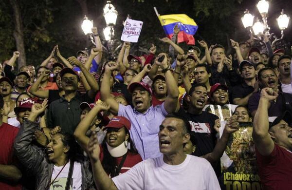 Las calles se abarrotaron de ‘chavistas’ que lloran la muerte del comandante.