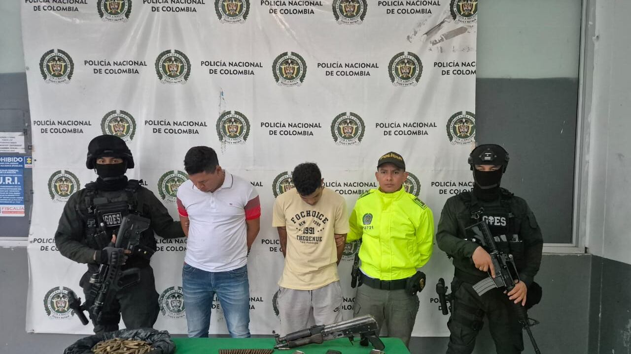 Estos son los dos capturados con un fusil en el sur de Barranquilla.