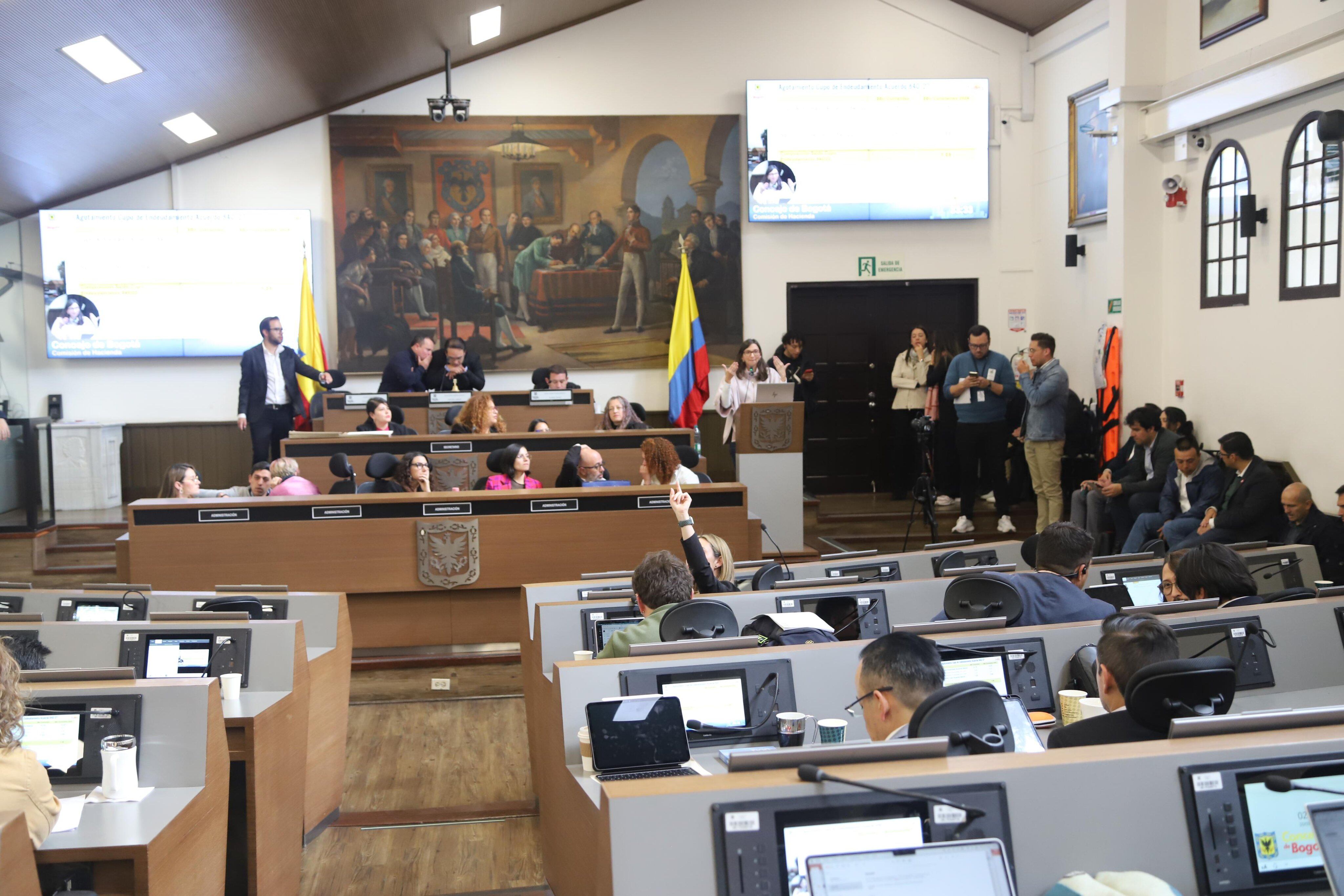 Secretaria de Hacienda, Ana María Cadena, presentó el cupo de endeudamiento ante el Concejo de Bogotá