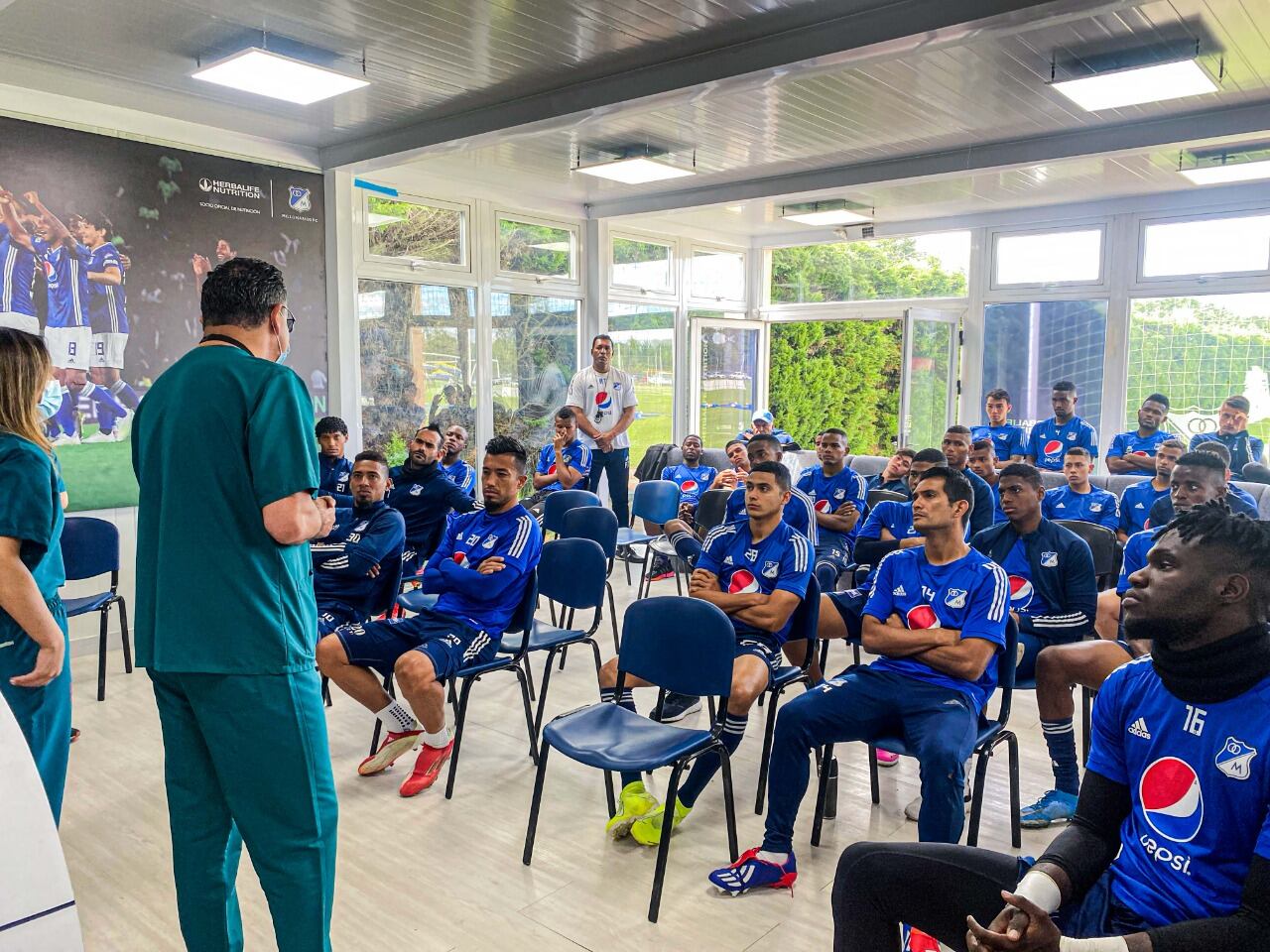 Jugadores de Millonarios se capacitaron en Reanimación Cardiopulmonar