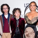 Max Muniz, Emme Muniz y su madre la cantante Jennifer Lopez durante el estreno de "Kiss of the Spider Woman" en Nueva York.
