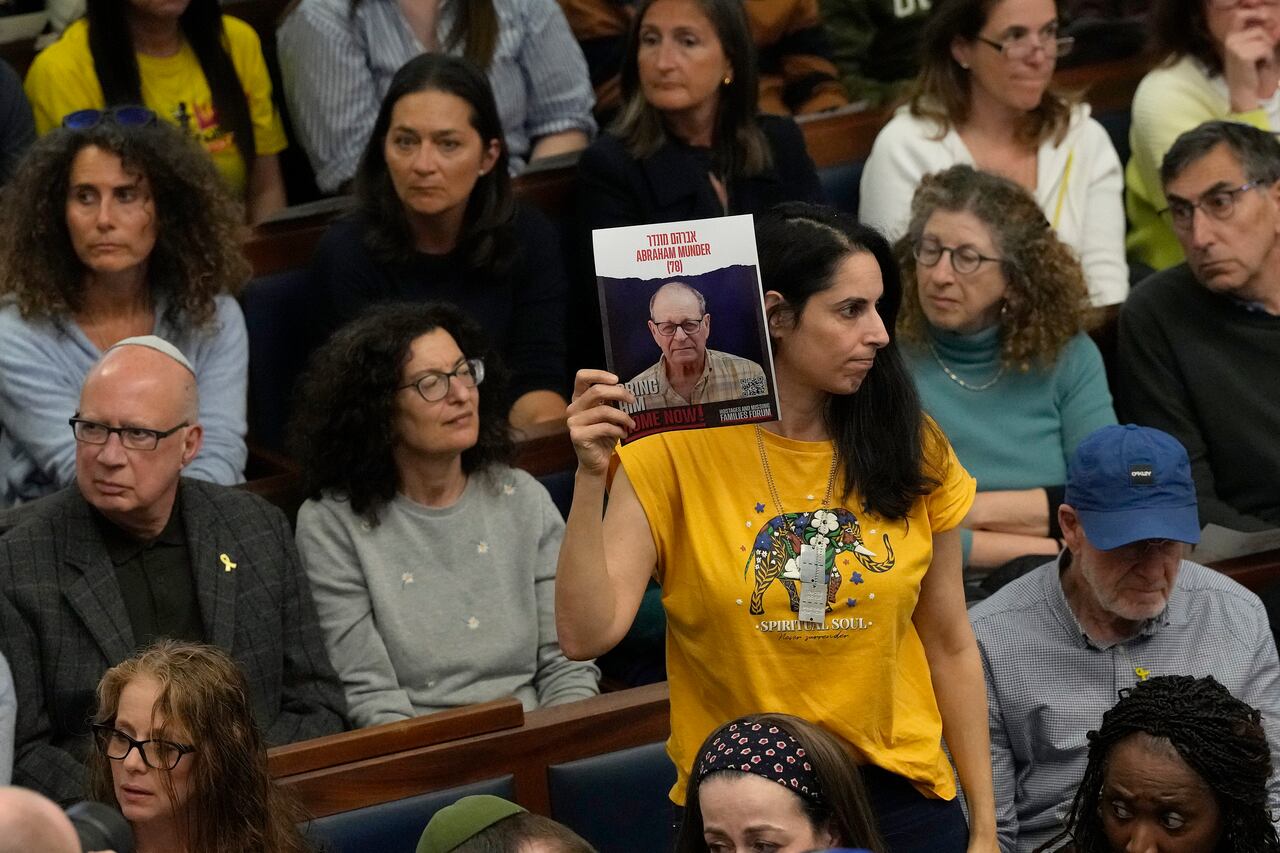 Miembros de la comunidad judía se reúnen para conmemorar a los rehenes tomados en los ataques de Hamás del 7 de octubre