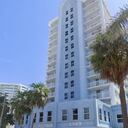 El edificio evacuado que se encuentra en Port Royale, en la zona de Miami Beach, presenta graves daños estructurales, según ha concluido un equipo de inspección, que ha alertado del peligro existente para los residentes de los 164 apartamentos que forman el edificio.