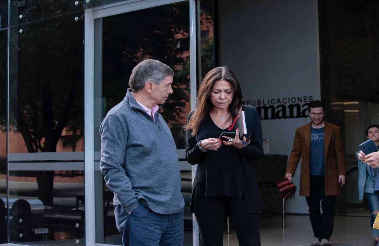 Rafael Pardo y Diana Calderón, quien hizo parte del panel 'Mujeres y periodismo'.