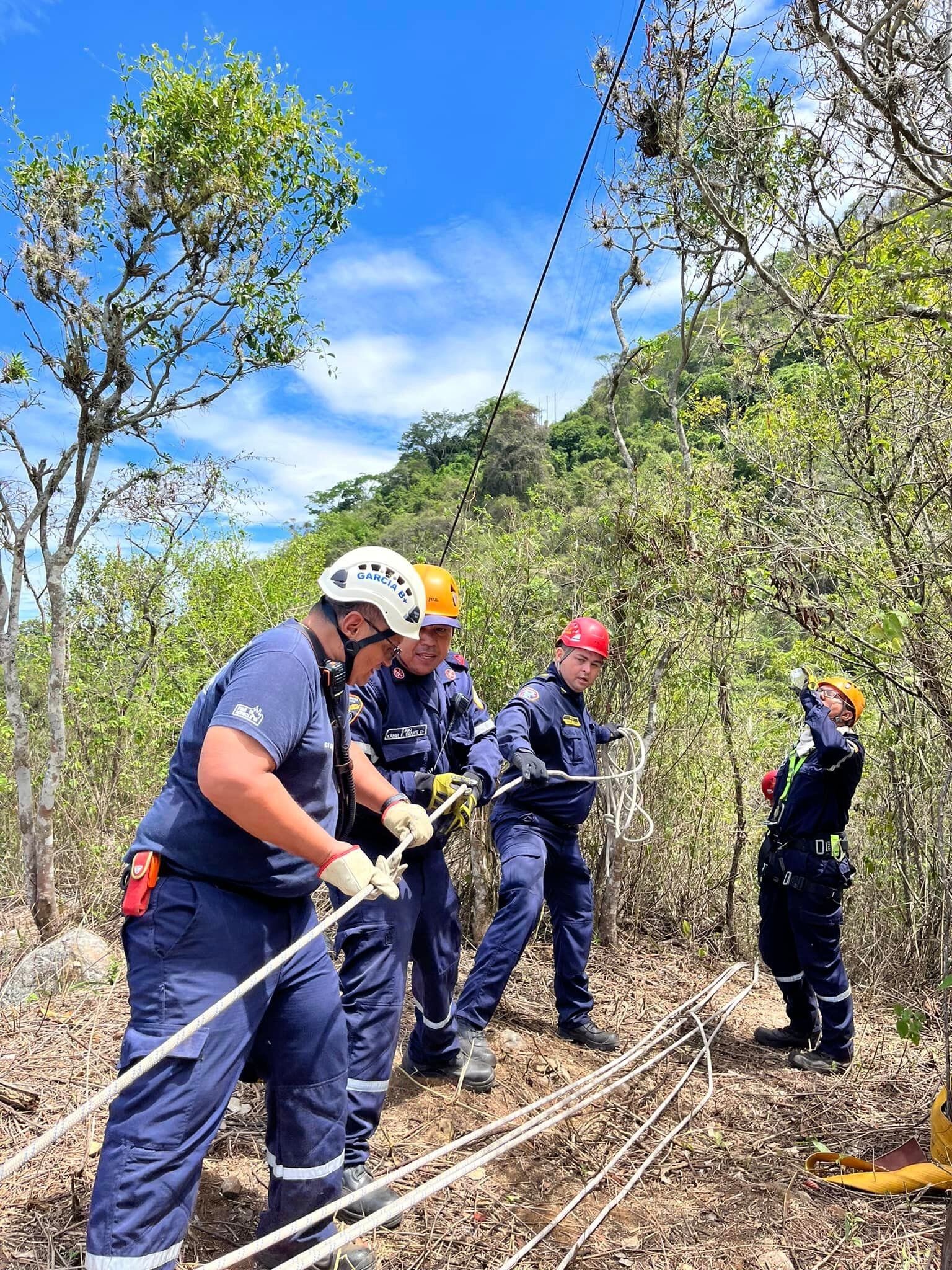 Más de tres horas duraron las labores de rescate.