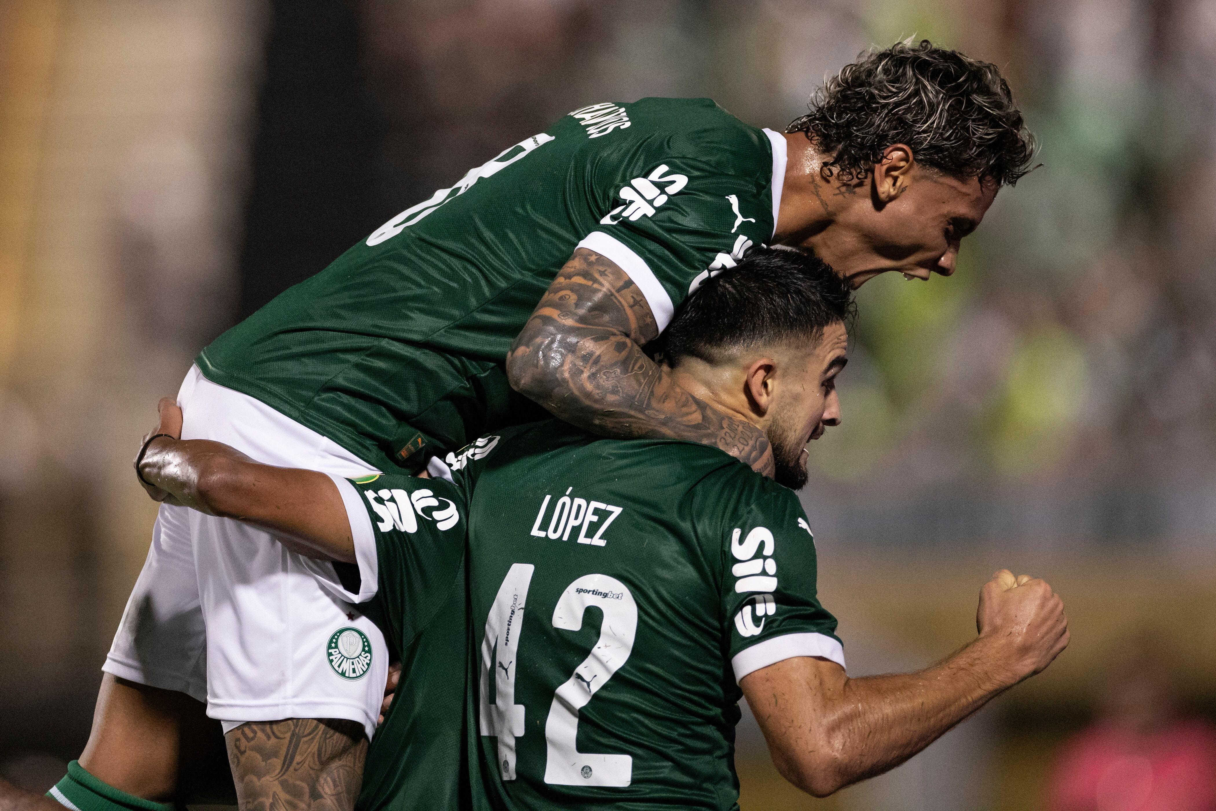 SAO BERNARDO DO CAMPO, BRAZIL - MARCH 1: Estêvão Willian of Palmeiras (C) celebrates with Richard Rios of Palmeiras (L) and José Manuel López of Palmeiras (R) after scoring a goal during the Campeonato Paulista A1 2025 quarter final football match between São Bernardo and Palmeiras on March 1, 2025 in Sao Bernardo do Campo, Brazil. (Photo by Marco Galvão/Sports Press Photo/Getty Images)