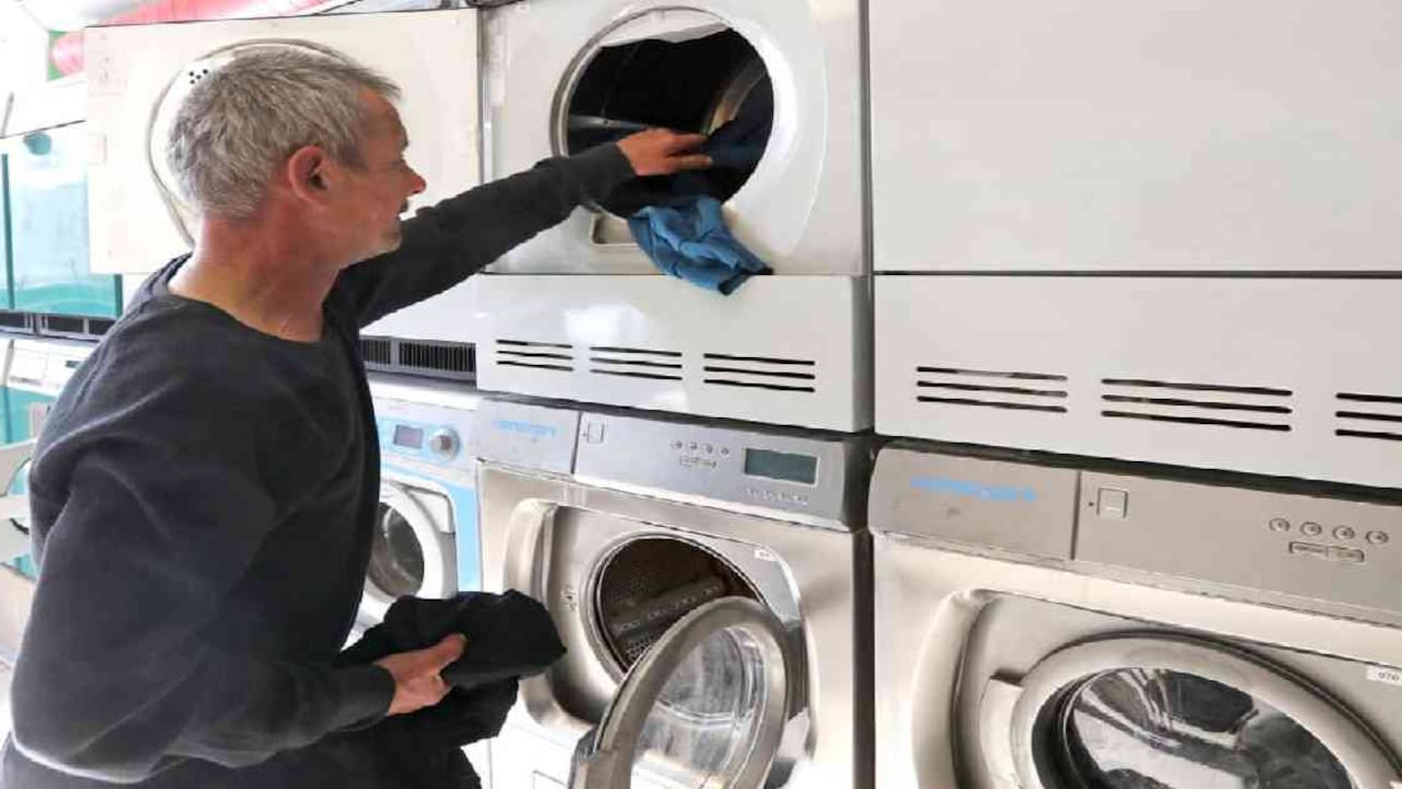 El uso de detergente en exceso puede afectar las condiciones naturales de las prendas. Foto: Getty Images
