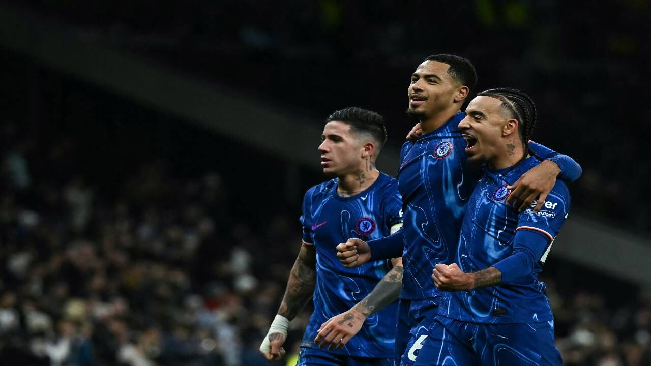Chelsea remontó al Tottenham y se acerca a la punta de la Premier League
