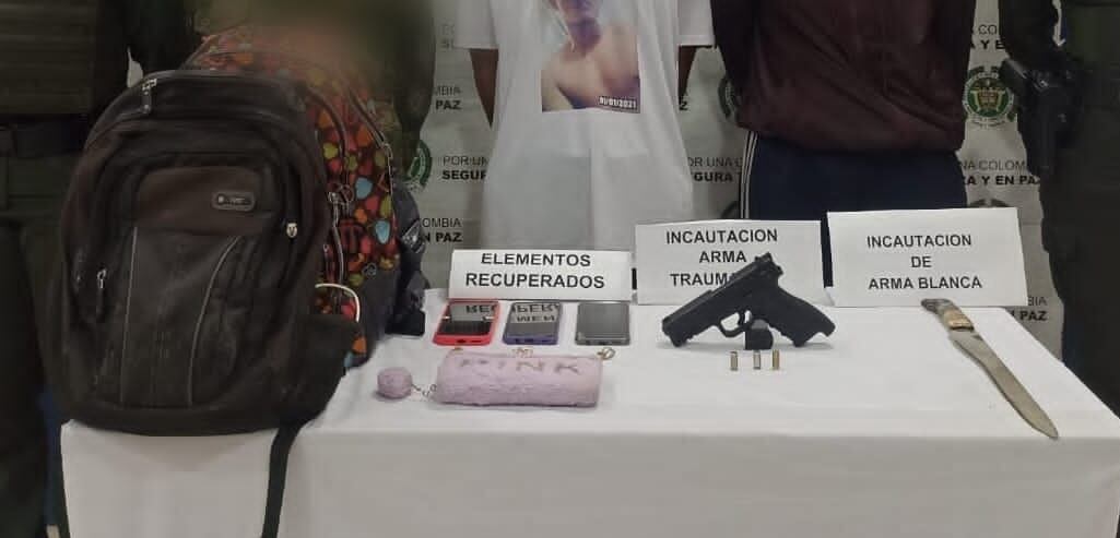 Capturaron a tres sujetos que habían robado a un hombre y su hija en importante vía de Cali; intimidaban a sus víctimas con machete.