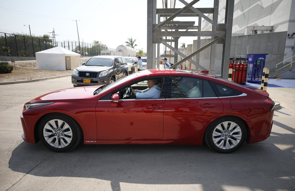 Este vehículo se convierte en el primero en Colombia y Sudamérica en funcionar con hidrógeno verde. Foto: MinEnergía - César Nigrinis