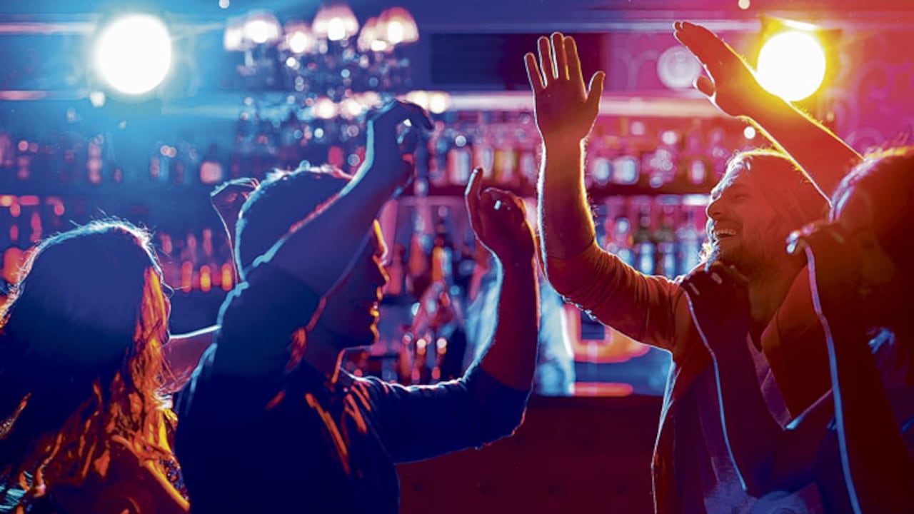 Durante 18 años, los negocios dedicados a la rumba en Cali han tenido que cerrar más temprano que en Yumbo y Juanchito. El alcalde electo anunció que esto cambiará a partir de su mandato y que les permitirá cerrar más tarde.