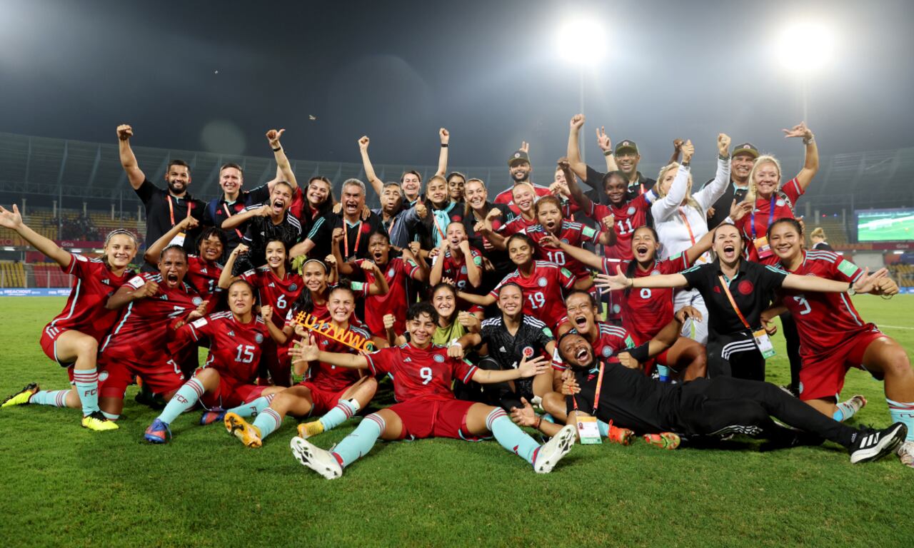 GOA, INDIA - OCTOBER 26: Team of Colombia celebrates after winning the FIFA U-17 Women's World Cup 2022 Semi Final match between Nigeria and Colombia at Pandit Jawaharlal Nehru Stadium on October 26, 2022 in Goa, India. (Photo by Getty Images/Joern Pollex - FIFA/FIFA )