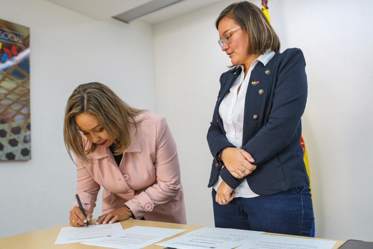 Cielo Rusinque posesionó a Luz Ángela Cendales.