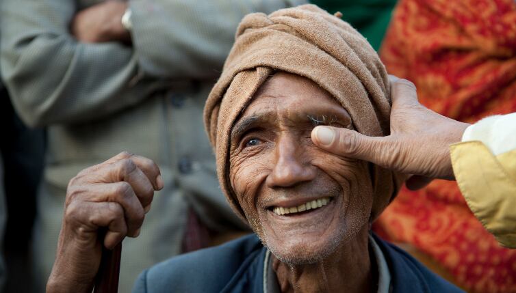 En India hay más de 15 millones de ciegos, cerca de la mitad del total mundial; sin embargo, 80% podría ser detectado y tratado. 