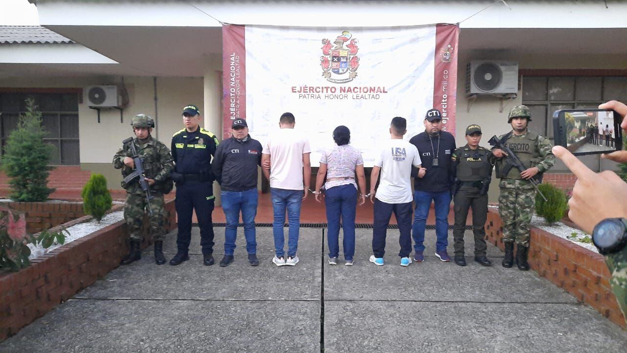 Tres presunto disidentes fueron capturados cuando movilizaban el material bélico dentro de una ambulancia.