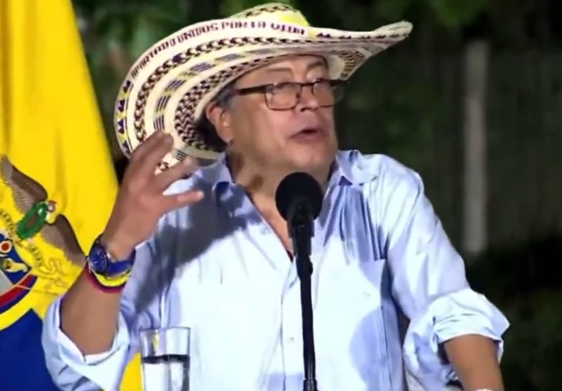 El mandatario explicó que seguir viviendo del gas y el petróleo es un veneno.