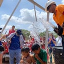 La fundación ha logrado entregar más de 400 filtros de agua en lugares donde el acceso al líquido vital es un problema.