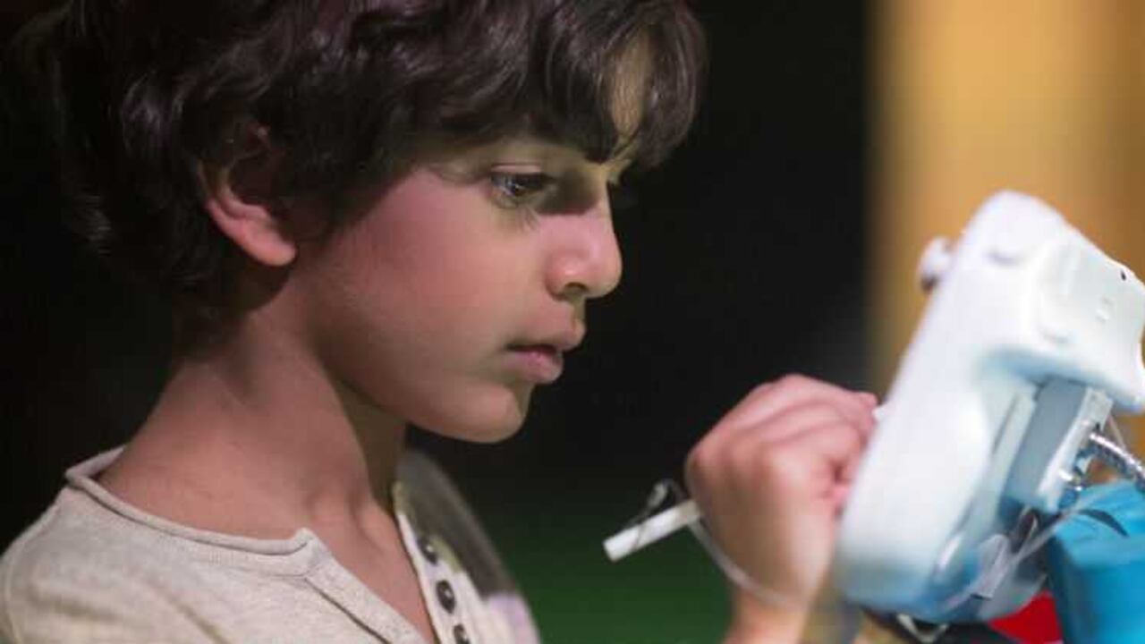 Esa generación ha encontrado en las nuevas tecnologías una extensión de su propia mente, como lo fue la piedra para la mano en el mundo primitivo.