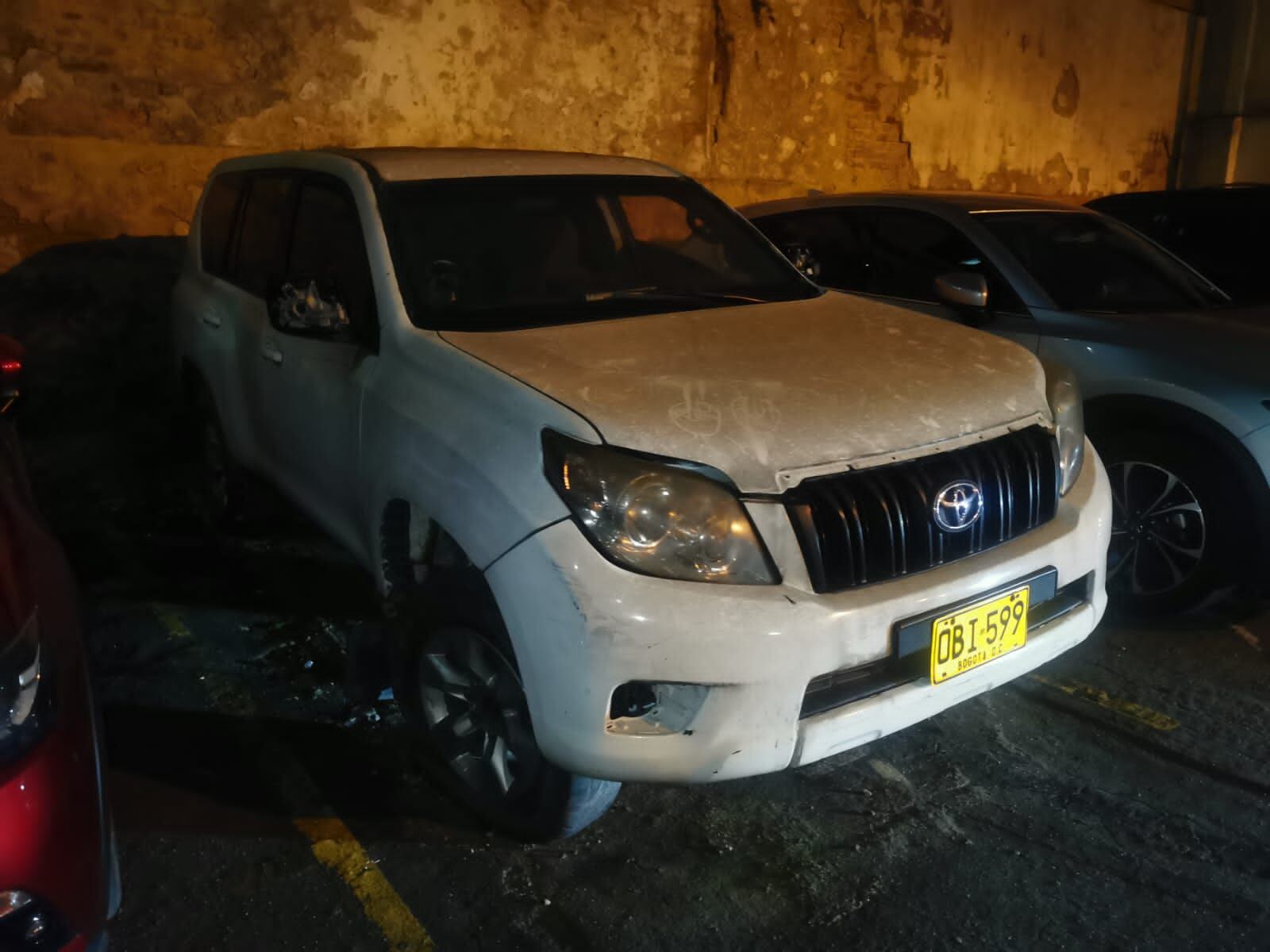 Carros abandonados en el Congreso.