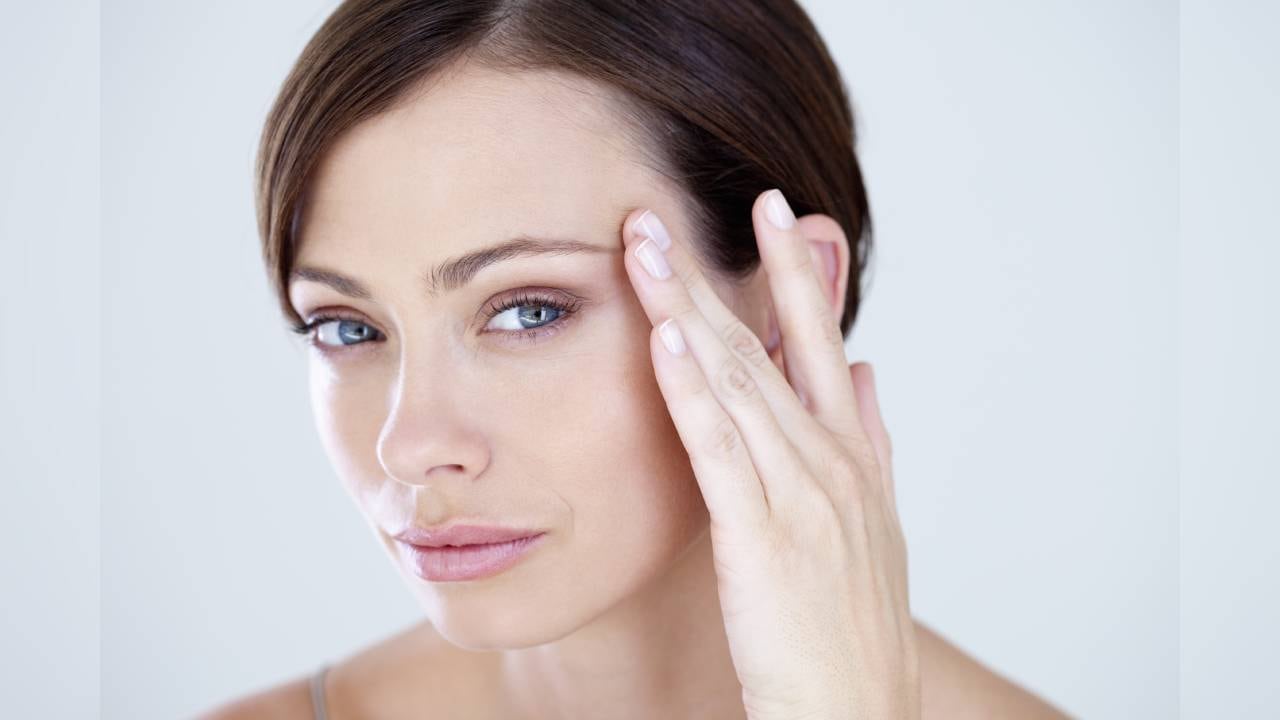 Los masajes en la piel ayudan a conservar la elasticidad y firmeza del rostro. Foto: Gettyimages.