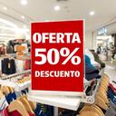 Las vitrinas de los almacenes se revisten de la palabra descuento para atraer a aquellos compradores que esperan cada año esta temporada.