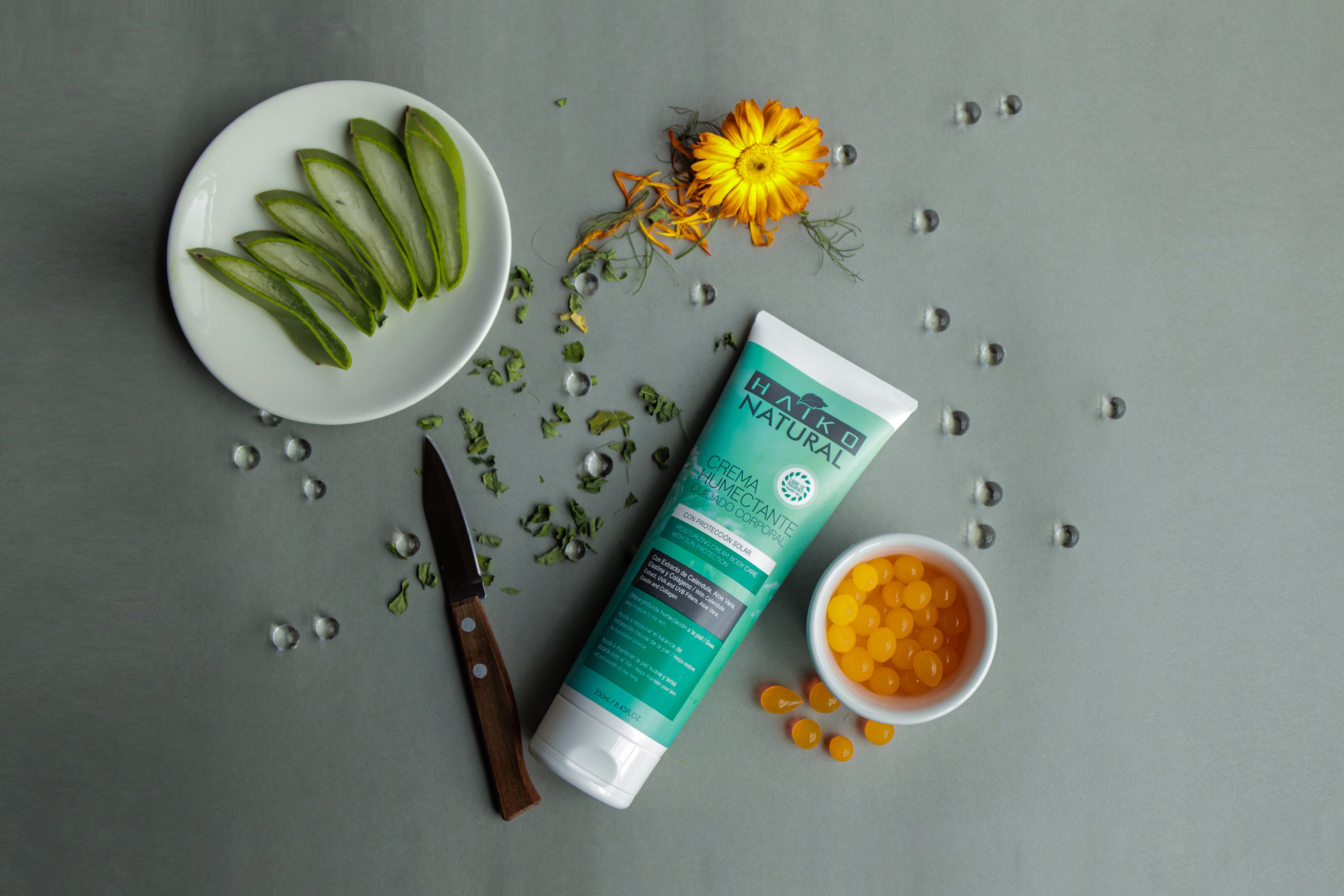 El portafolio de Haiko Natural incluye protectores solares, autobronceadores, geles antiedad, cremas humectantes faciales y corporales, geles hidratantes y refrescantes, exfoliantes de chocolate, geles liporreductores, champús, acondicionadores, tratamientos capilares, entre otros.