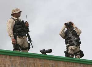 Ante la amenaza latente de que las Farc sabotearan el desfile del 20 de julio en Tame, Arauca, cerca de 1.200 hombres de las Fuerzas Militares blindaron la ciudad y el departamento. Requisas en cada esquina, francotiradores y personal uniformado en todo el municipio vigilaron durante toda la semana, ante la llegada del presidente Álvaro Uribe Vélez.