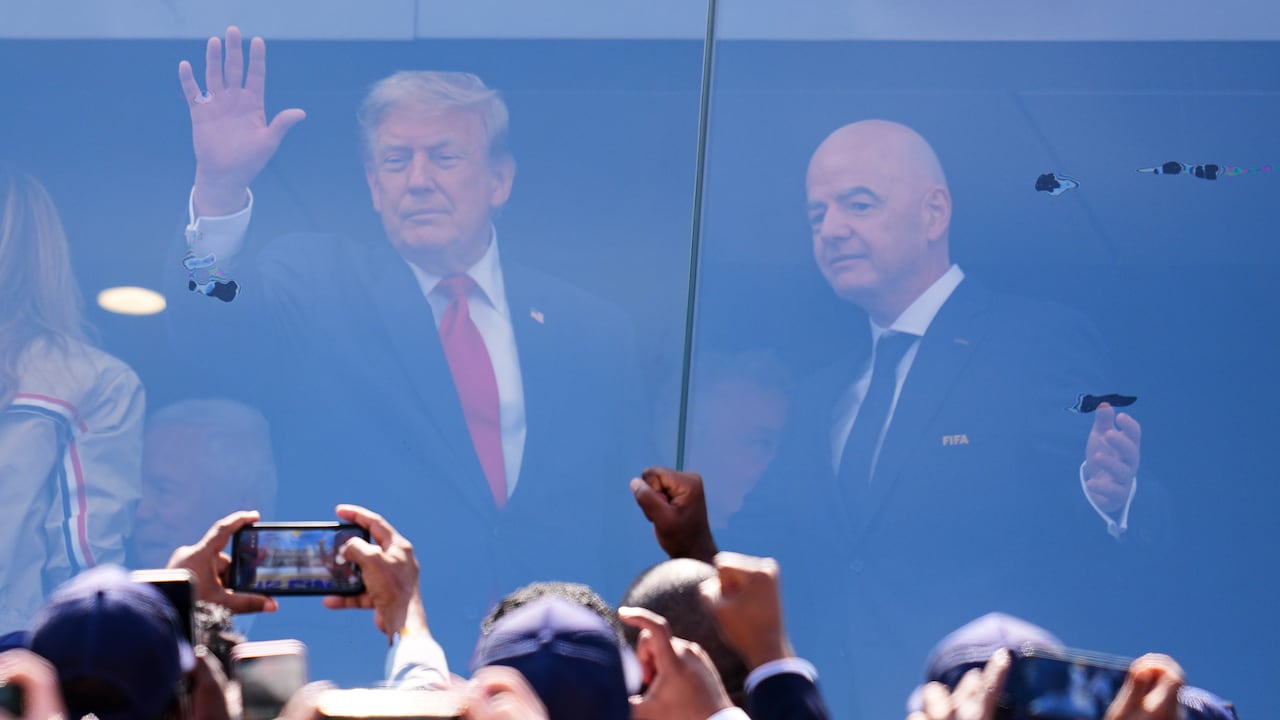 Trump se sentó junto al jefe de la FIFA y su amigo cercano, Gianni Infantino, y la primera dama Melania.