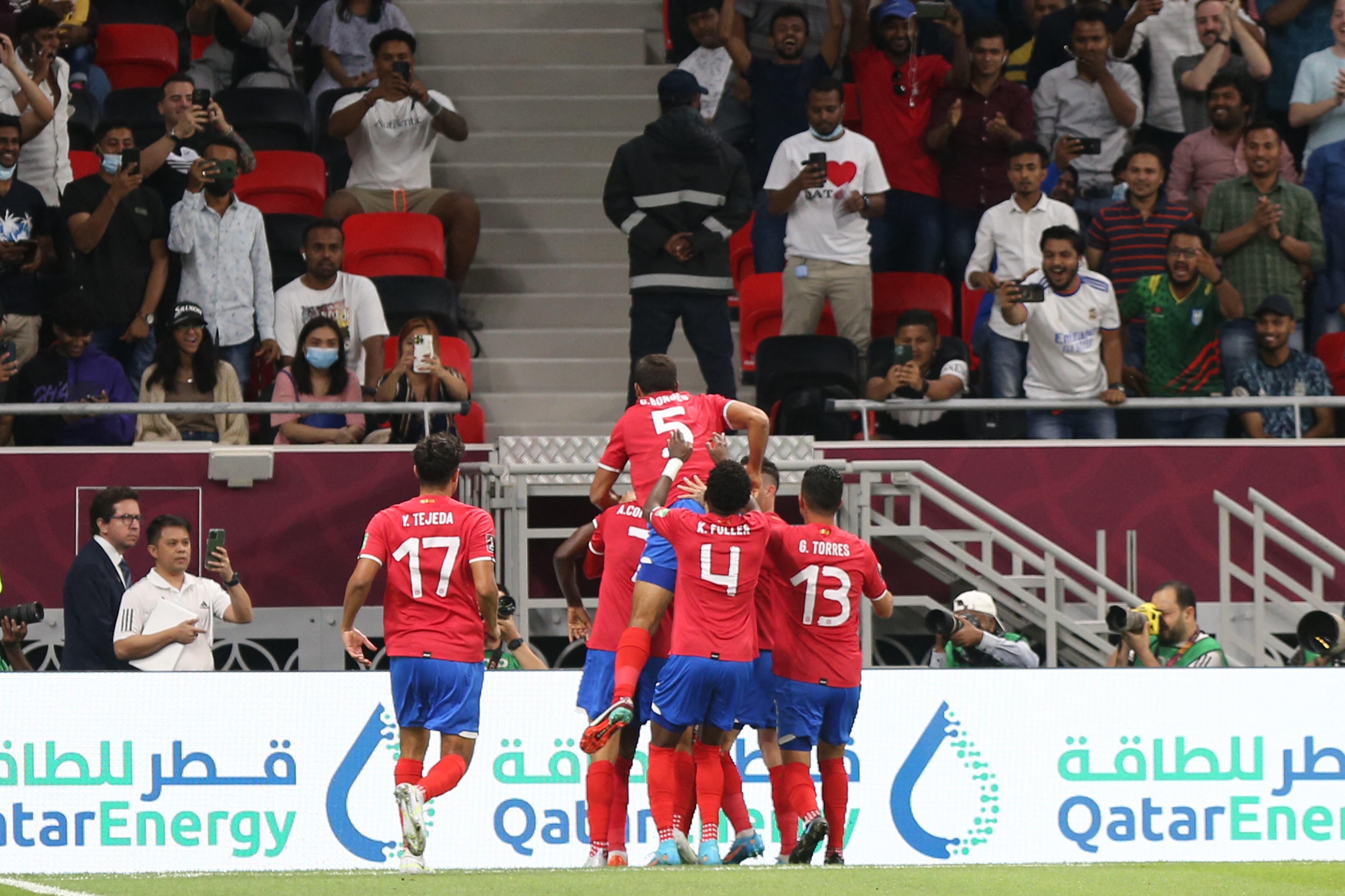 osta Rica's players celebrate their opening goal during the FIFA World Cup 2022 inter-confederation play-offs match between Costa Rica and New Zealand on June 14, 2022, at the Ahmed bin Ali Stadium in the Qatari city of Ar-Rayyan. (Photo by Mustafa ABUMUNES / AFP)