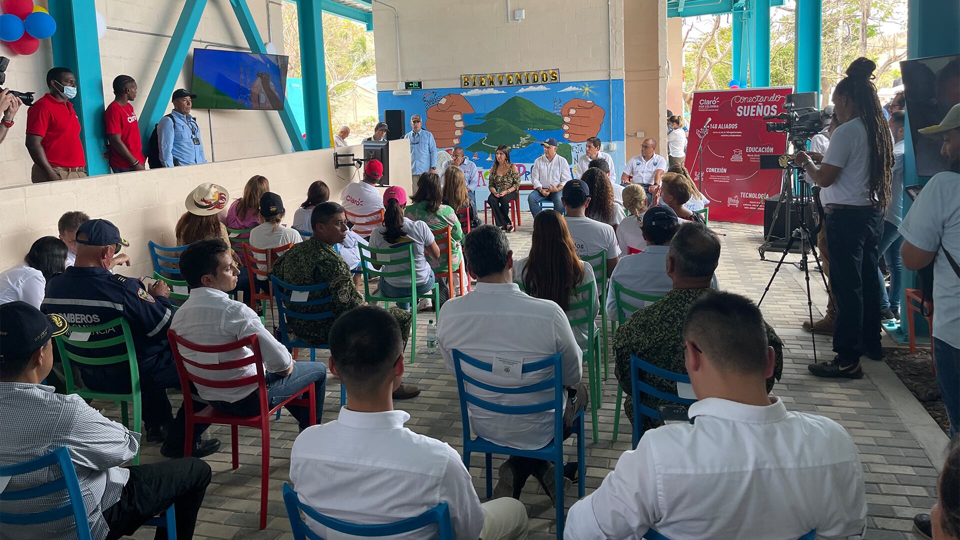 La reinauguración del colegio contó con la presencia del presidente de Colombia, Iván Duque, y el gobernador de San Andrés, Providencia y Santa Catalina, Everth Hawkins.