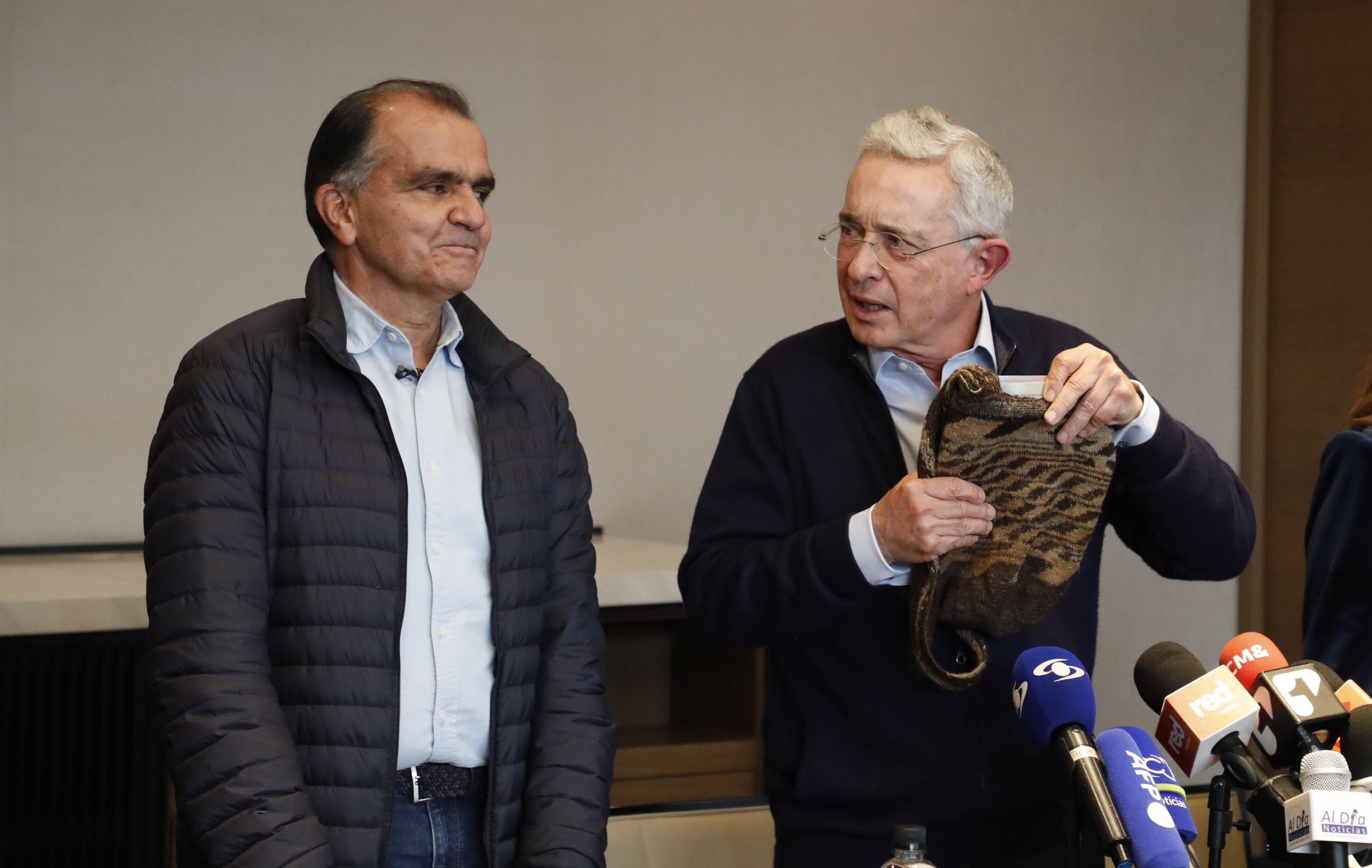 Alvaro Uribe y Oscar Ivan Zuluaga Rueda de Prensa