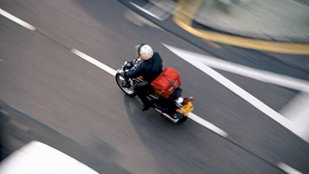 Varias empresas buscan mensajeros