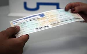 Documento físico y vigente del Soat.