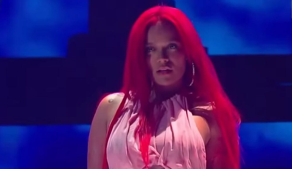 La cantante de música urbana destacó con su show en el evento internacional.