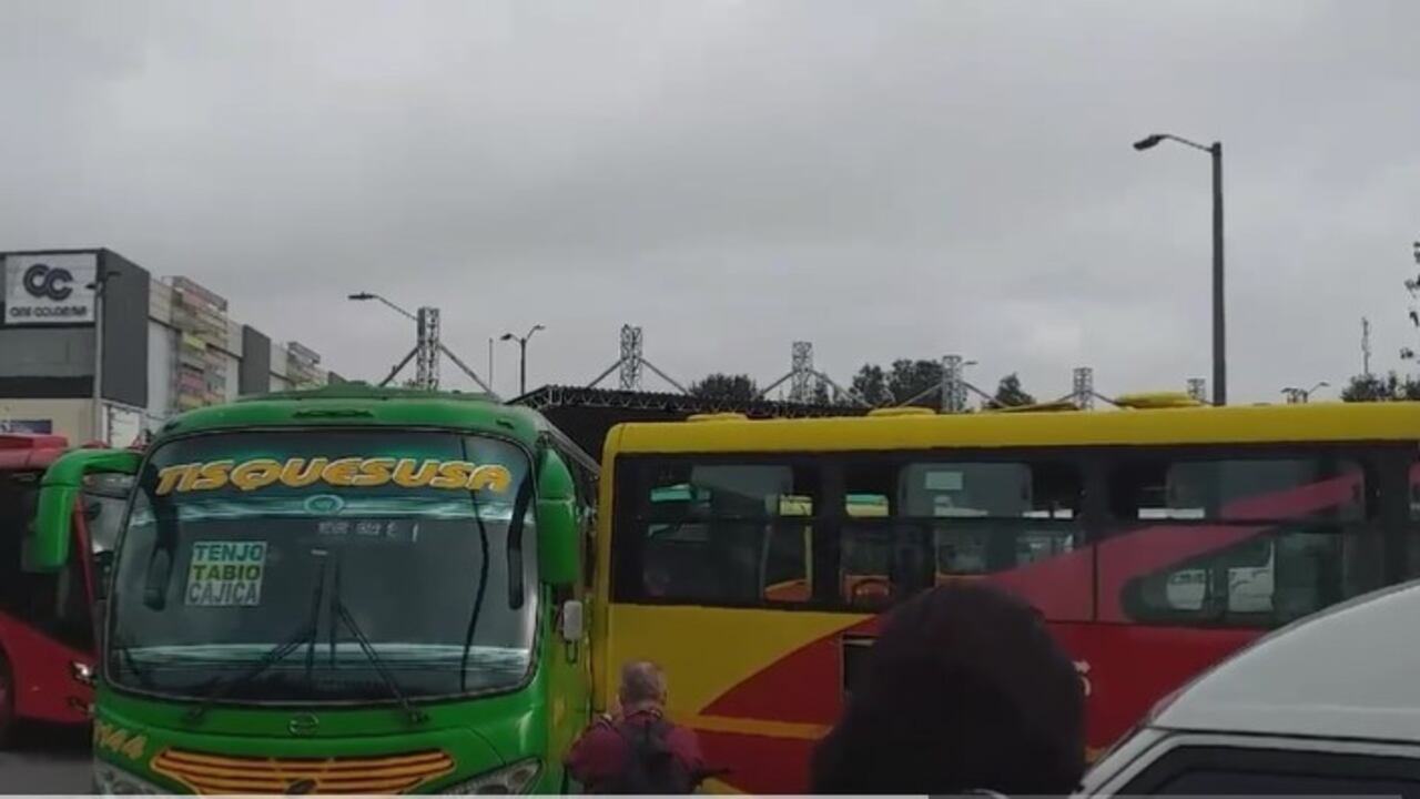 Un accidente entre TransMilenio y un bus intermunicipal