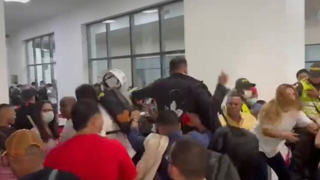 Pasajeros molestos en el aeropuerto de Barranquilla.