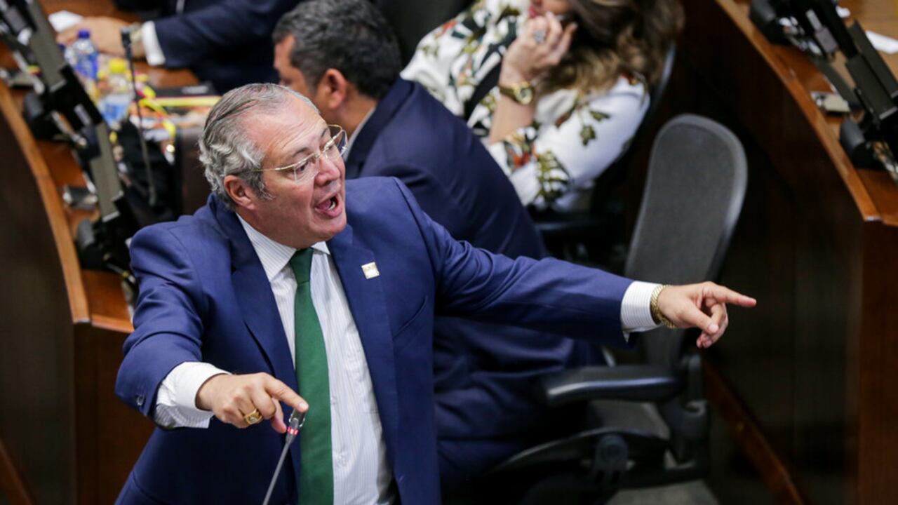 Iván Name fue elegido como nuevo presidente del Senado de la República.