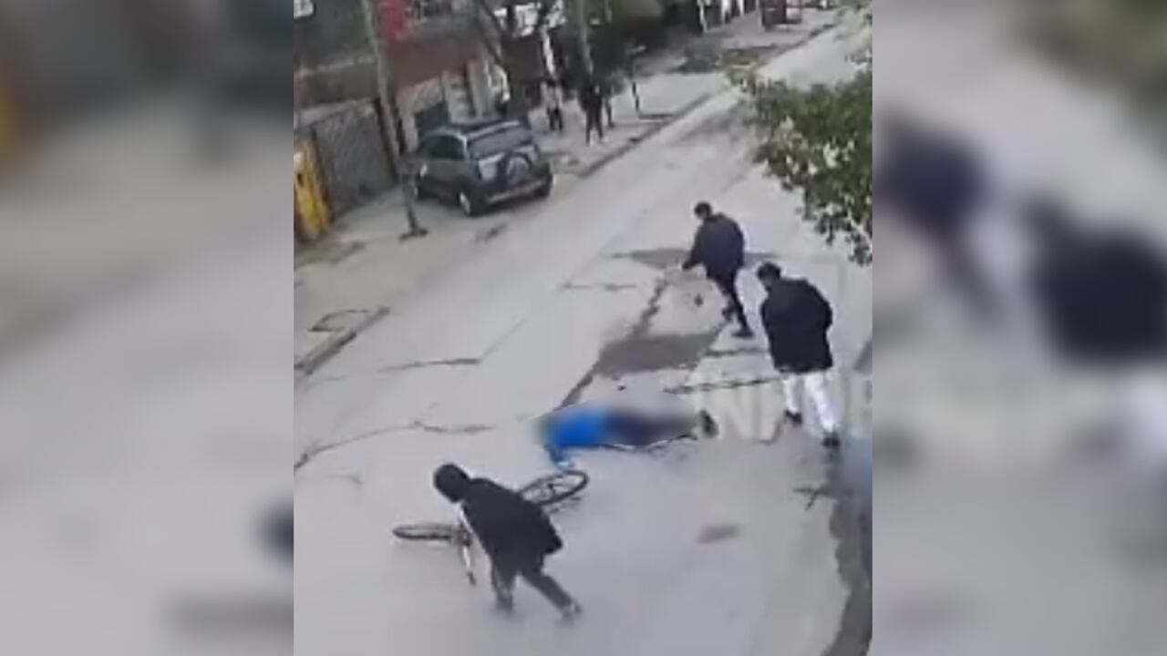 Las fuertes imágenes fueron captadas por las cámaras de seguridad de Buenos Aires el pasado lunes.