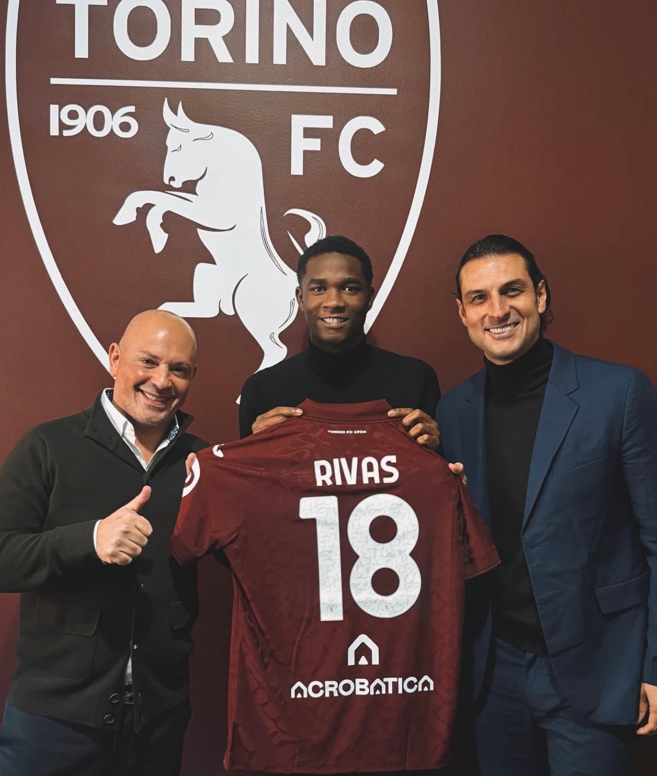 Feder Rivas es presentado en Torino.