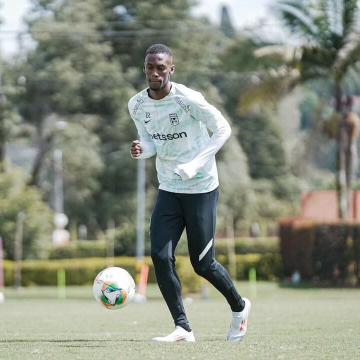 Yeicar Perlaza, proveniente de Nacional, es nuevo jugador de Santa Fe.