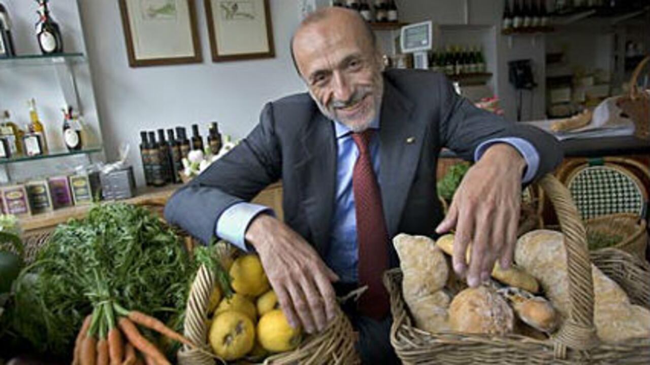 Para Carlo Petrini, un alimento debe ser bueno para el que lo consume, limpio con el medio ambiente y justo con el que lo produce.