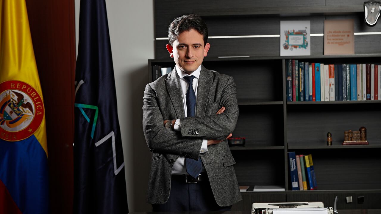 Luis Carlos Reyes, director de la Dian, explicó en X de dónde viene el recaudo de impuestos en Colombia que se logró en 2023. Foto: Guillermo Torres Reina / Semana