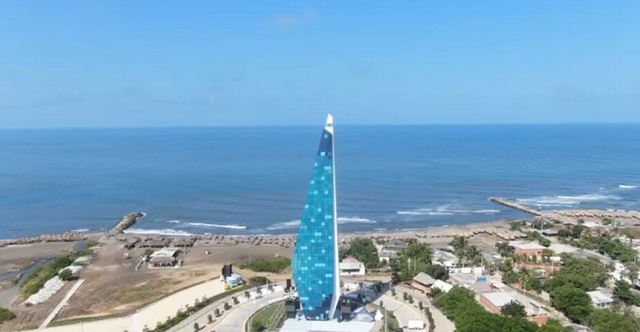 El faro tiene una altura de 70 metros