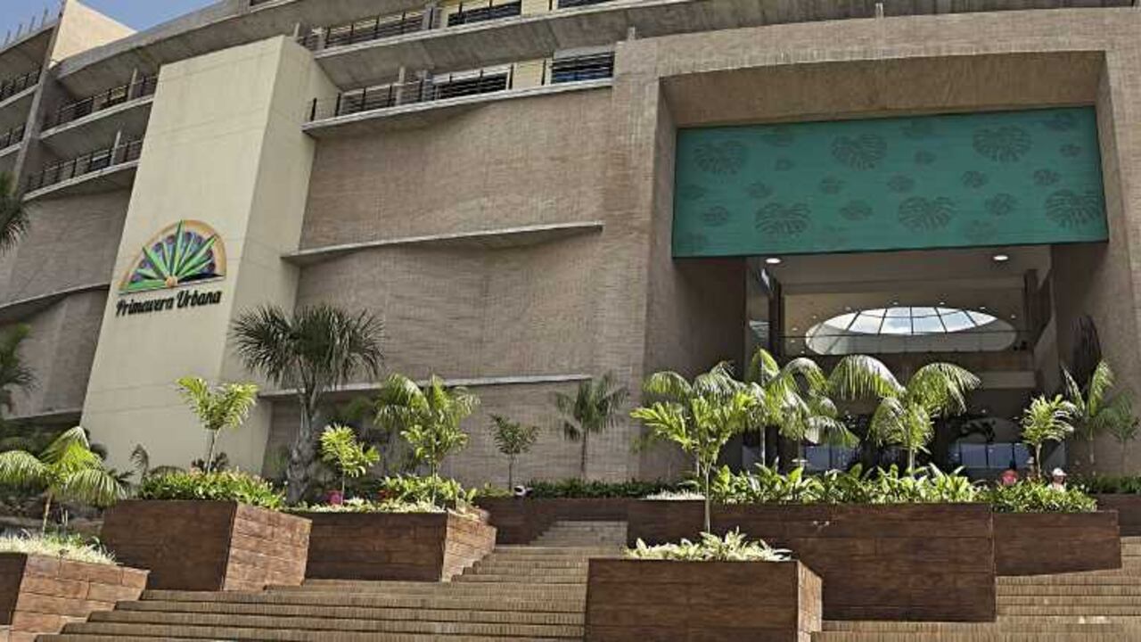 Nuevos centros comerciales como Viva Villavicencio y Primavera Urbana se han convertido en polos de desarrollo comercial.