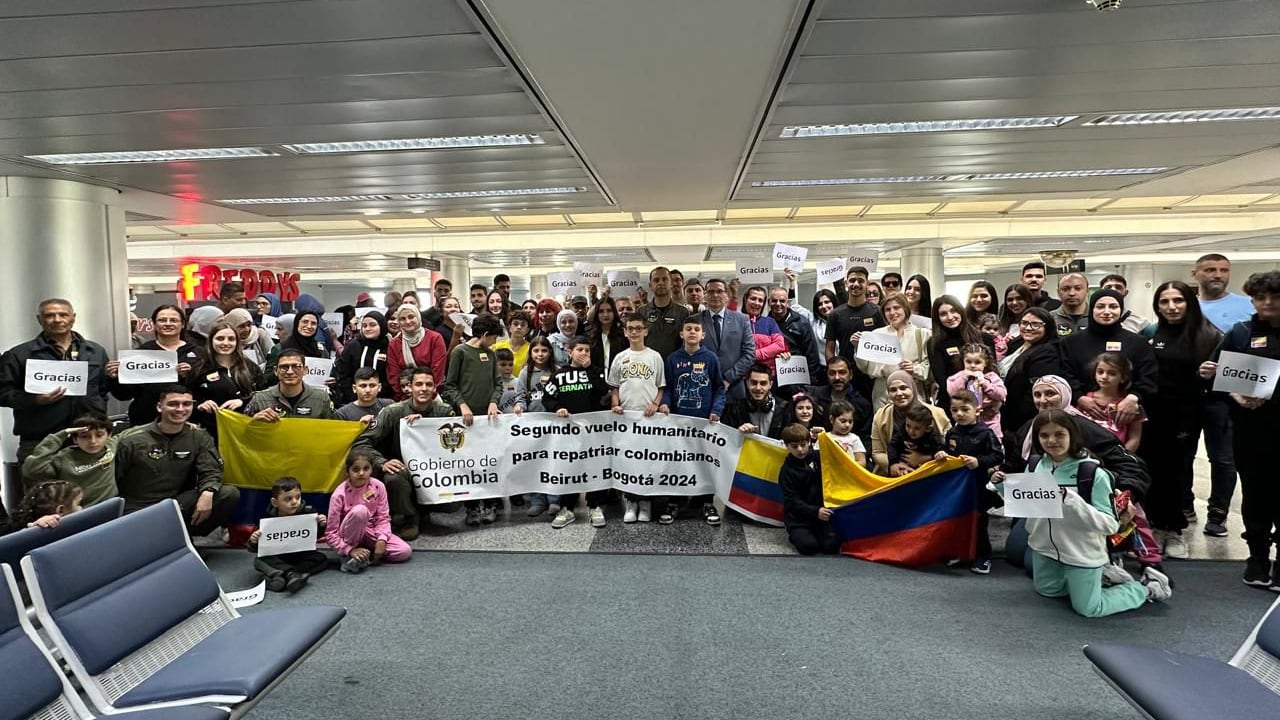 Unas 105 personas llegarán a Colombia en un vuelo humanitario procedente de Beirut, Líbano.
