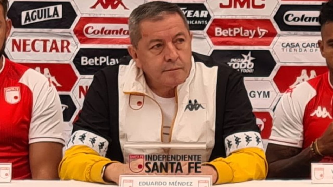 Eduardo Méndez, presidente de Santa Fe, durante la presentación de los nuevos refuerzos