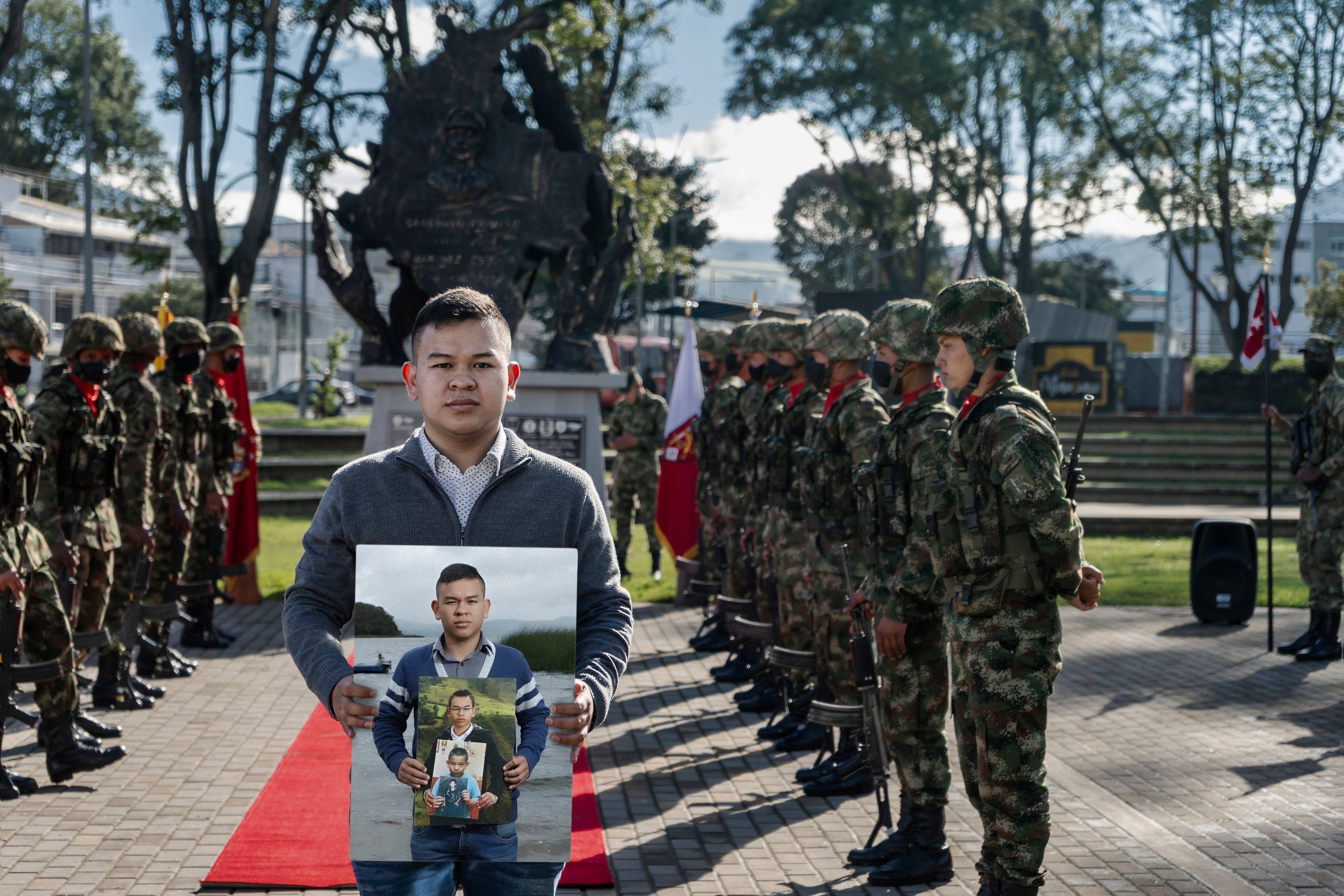 Johann Steven Martinez  hijo del sargento del Ejercito Jose Libio Martínez, asesinado por las Farc luego de casi 14 años de secuestro 
Nariño mayo 16 2016