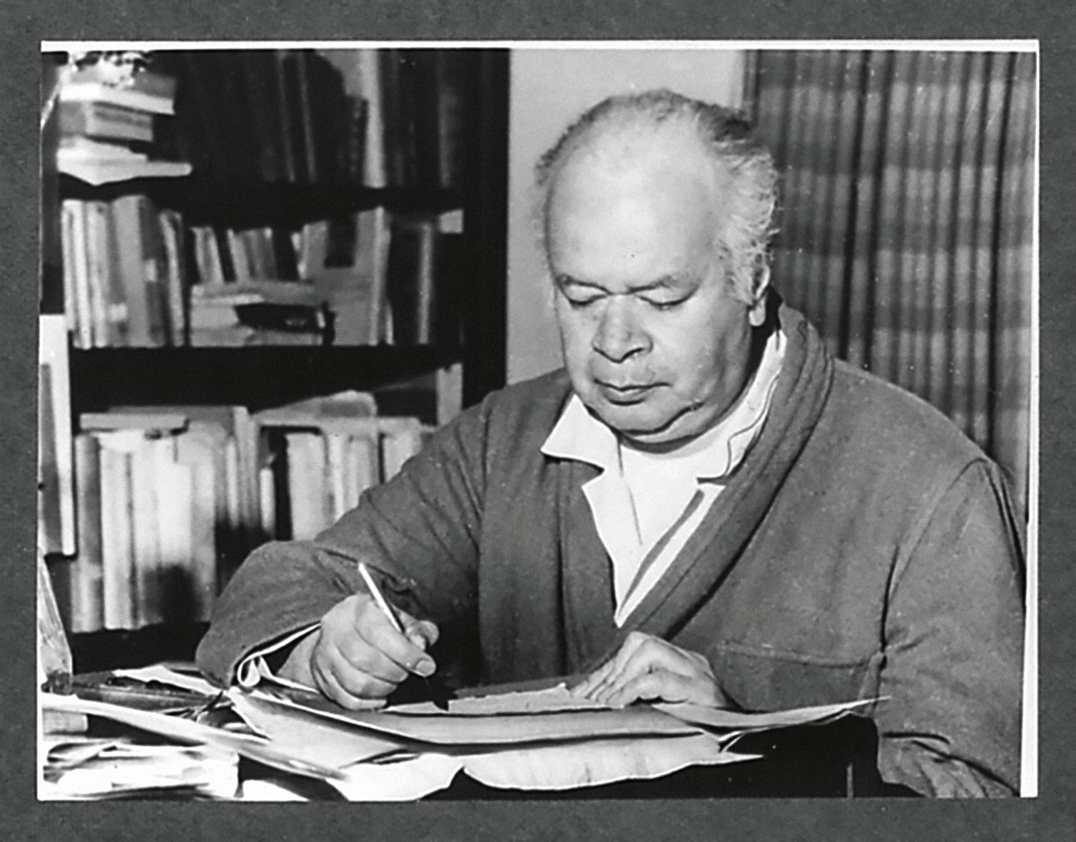 Eduardo Carranza, poeta colombiano.