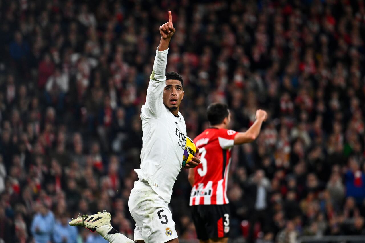 Bellingham celebrando el descuento en casa.