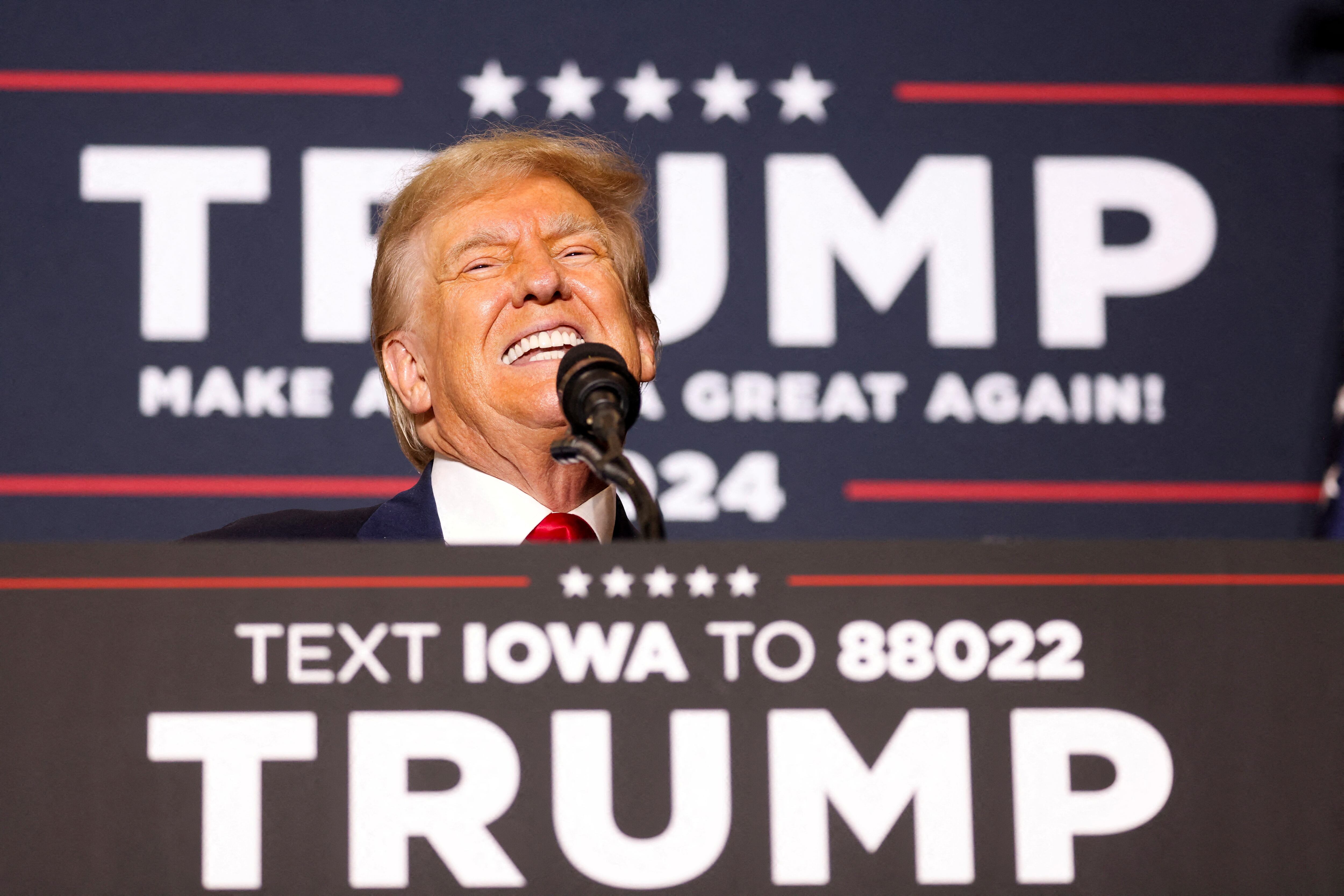 El expresidente de Estados Unidos y candidato presidencial republicano Donald Trump habla durante un mitin de campaña presidencial de 2024 en Dubuque, Iowa, Estados Unidos, el 20 de septiembre de 2023.